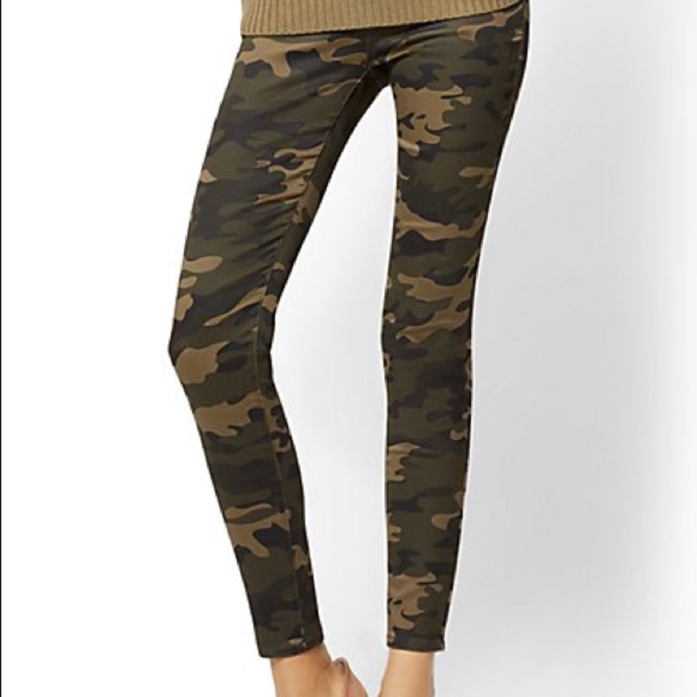 HIGH-WAIST PULL-ON ANKLE LEGGING - CAMOUFLAGE
